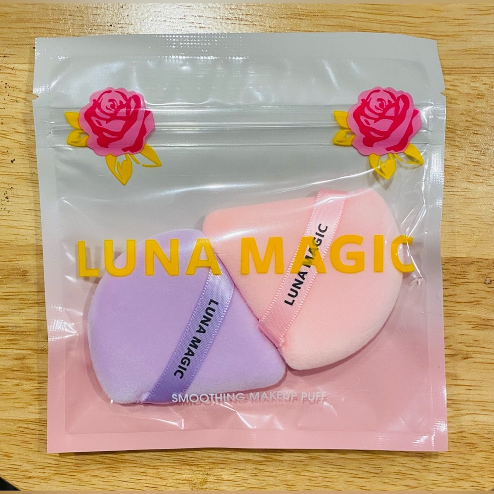 Luna Magic smoothing makeup puff duo